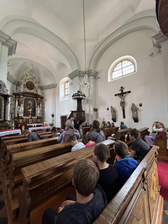 Rodiny v kostele svaté Ludmily
