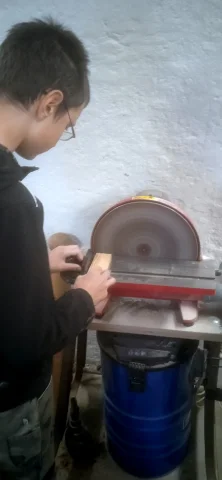 Broušení nástroje v dílně