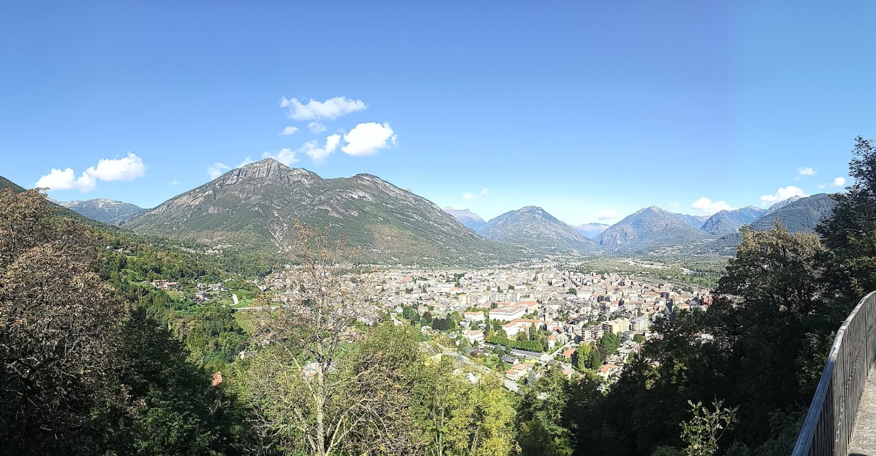 Výhled od Sacro Monte Calvario di Domodossola