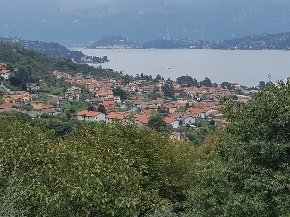 Výhled od Sacro Monte di Ossuccio na Comské jezero