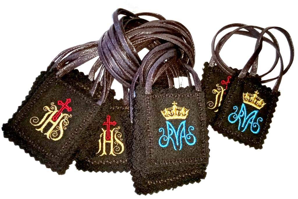 Škapulíř s monogramy